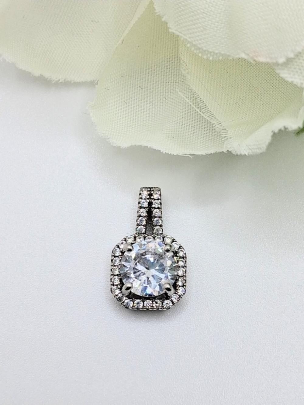 Dee Berkeley 925 Sterling Silver Round Cut Cubic Zirconia Pendant